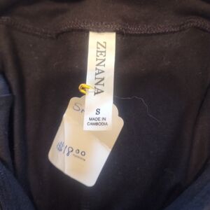 Zenana leggings size small